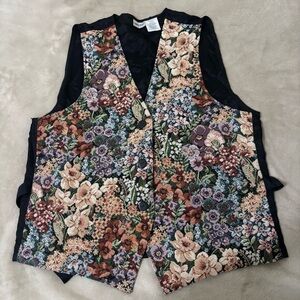 Vintage Cabin Creek Multicolor Floral Vest size Medium Tall